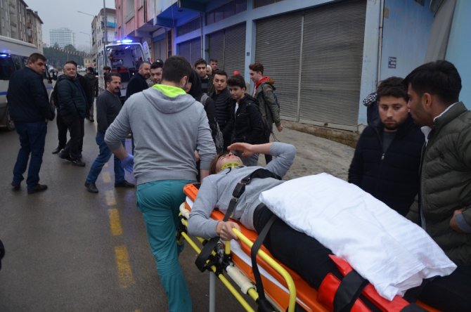 Freni Patlayan Dolmuş Duvara Çarptı: 8 Yaralı