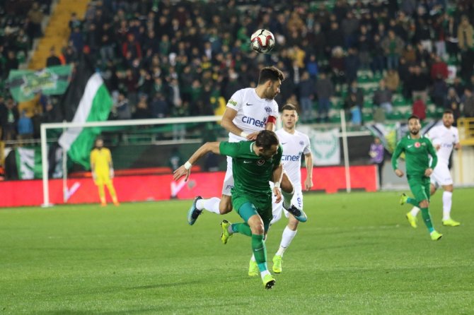 İlk Yarı Akhisarspor’un Üstünlüğüyle Bitti