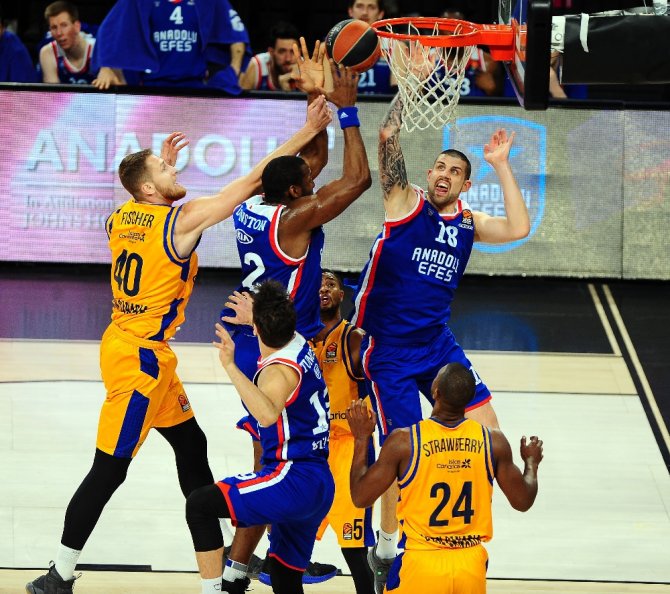 Anadolu Efes, İspanyol Ekibi Farklı Yendi