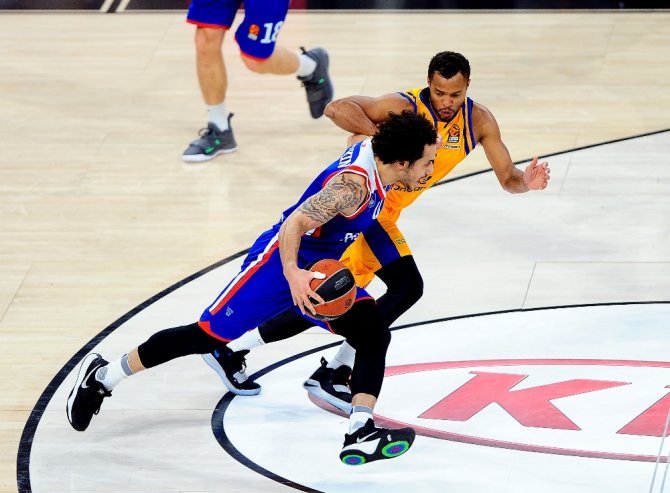 Anadolu Efes, İspanyol Ekibi Farklı Yendi