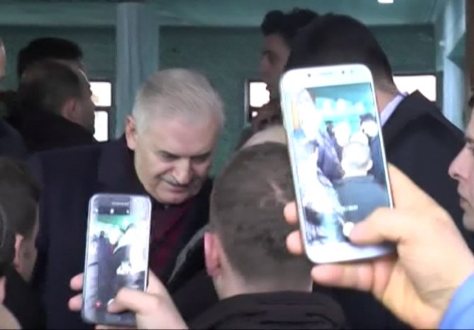 Binali Yıldırım Cuma Namazını Beykoz’da Kıldı
