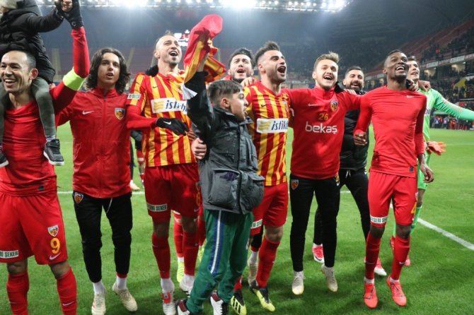 Eksik Fener 87’de Yıkıldı