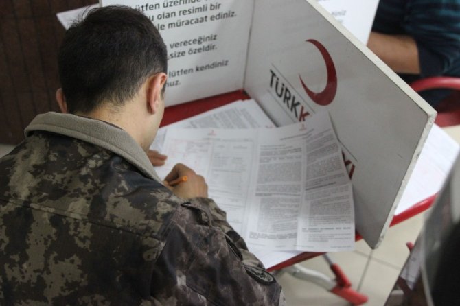 Polisler Bu Sefer ‘Can’ Kurtarmak İçin ‘Kan’ Verdi