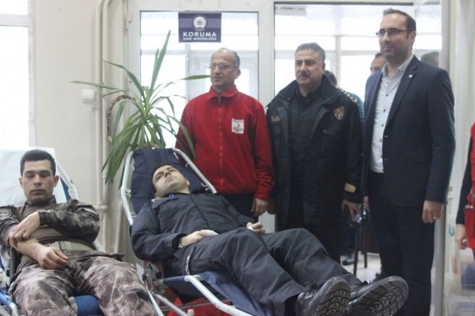 Polisler Bu Sefer ‘Can’ Kurtarmak İçin ‘Kan’ Verdi