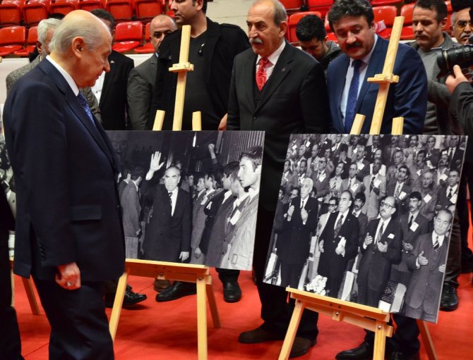 Bahçeli Mhp’nin 50. Yıl Sergisini Gezdi