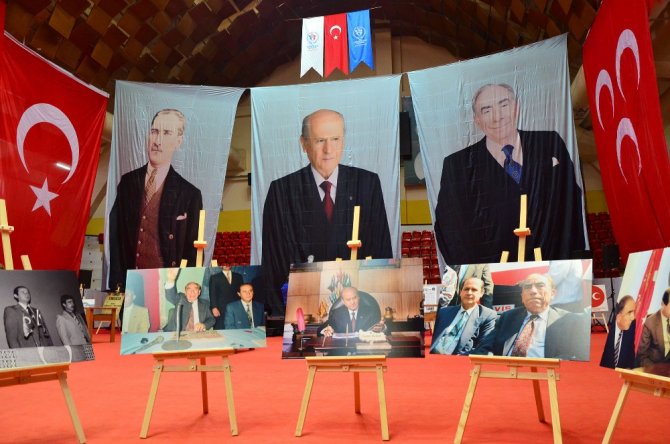 Bahçeli Mhp’nin 50. Yıl Sergisini Gezdi