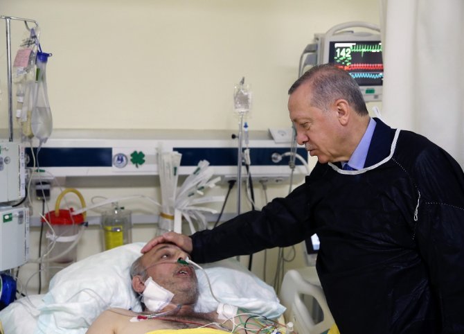 Erdoğan Yaralıları Hastanede Ziyaret Etti