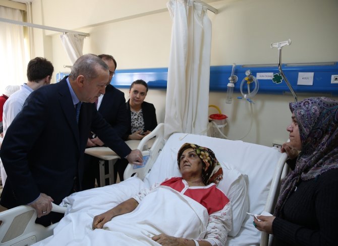 Erdoğan Yaralıları Hastanede Ziyaret Etti