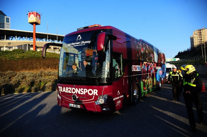 Galatasaray Ve Trabzonspor Stada Geldi