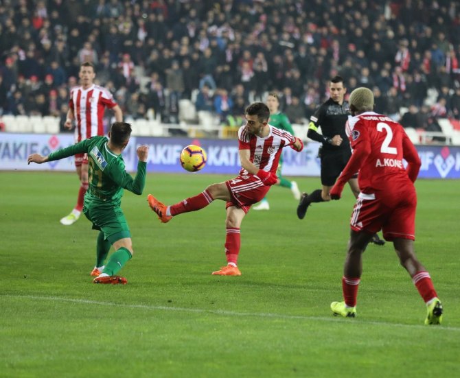 Spor Toto Süper Lig: Dg Sivasspor: 1 - Akhisarspor: 0 (İlk Yarı)