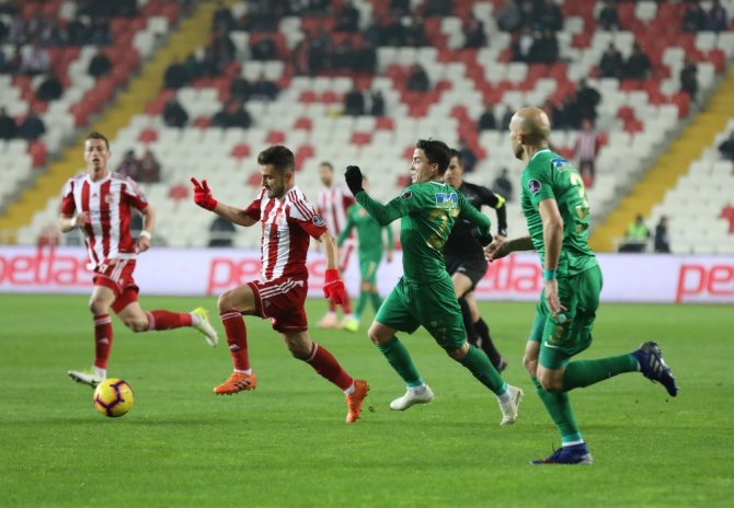 Spor Toto Süper Lig: Dg Sivasspor: 1 - Akhisarspor: 0 (İlk Yarı)