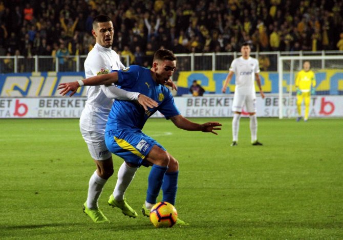 Spor Toto Süper Lig: Mke Ankaragücü: 1 - Kasımpaşa: 0 (İlk Yarı)