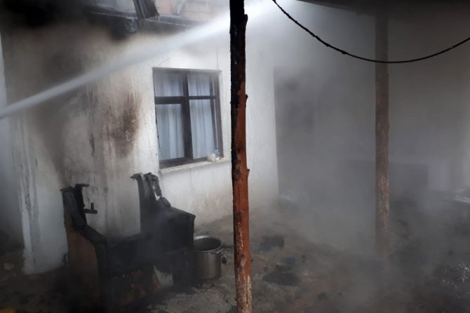 Gümüşhane’de Çatı Yangını