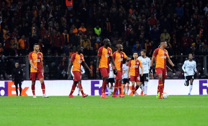 Uefa Avrupa Ligi: Galatasaray: 0 - Benfica: 1 (İlk Yarı)