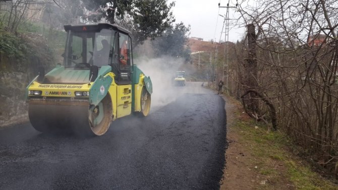 Büyükşehir Belediyesi Kaşüstü’nde Asfaltlama Çalışmalarına Başladı