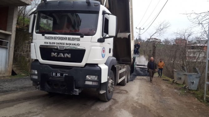 Büyükşehir Belediyesi Kaşüstü’nde Asfaltlama Çalışmalarına Başladı