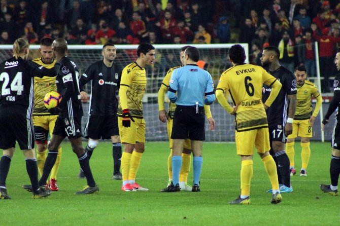 Spor Toto Süper Lig: E. Yeni Malatyaspo: 0 - Beşiktaş: 0 (İlk Yarı)
