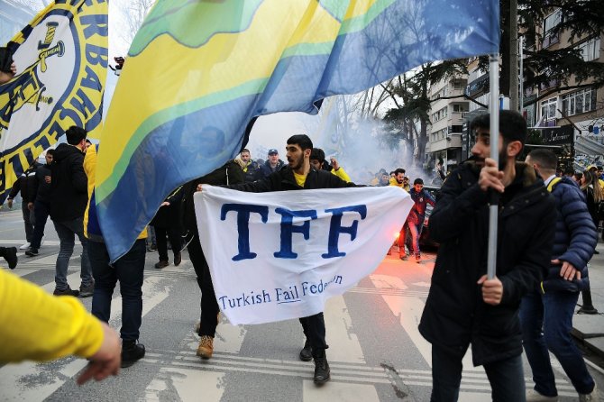 Fenerbahçeli Taraftarlar Tff’ye Tepki İçin Yürüdü