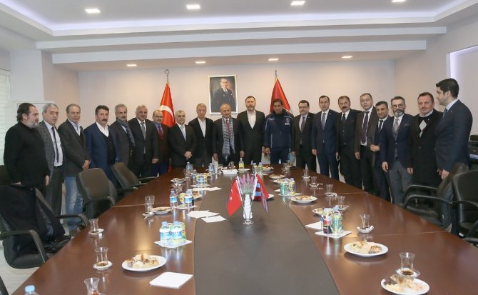 Ulaştırma Ve Altyapı Bakanı Cahit Turhan’dan Trabzonspor’a Ziyaret