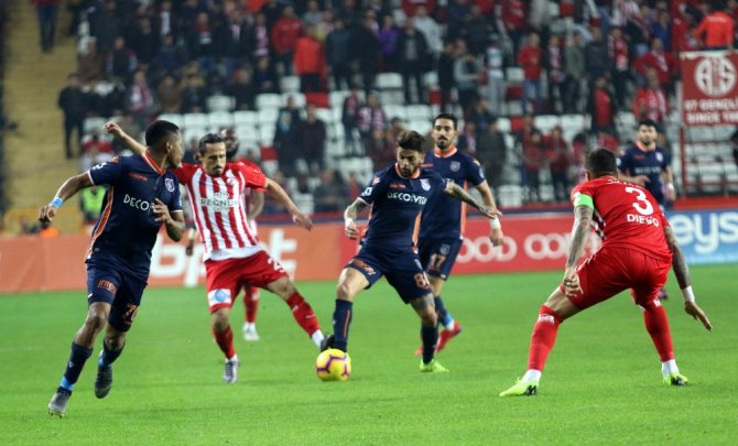 Spor Toto Süper Lig: Antalyaspor: 0 - Medipol Başakşehir: 1 (Maç Sonucu)
