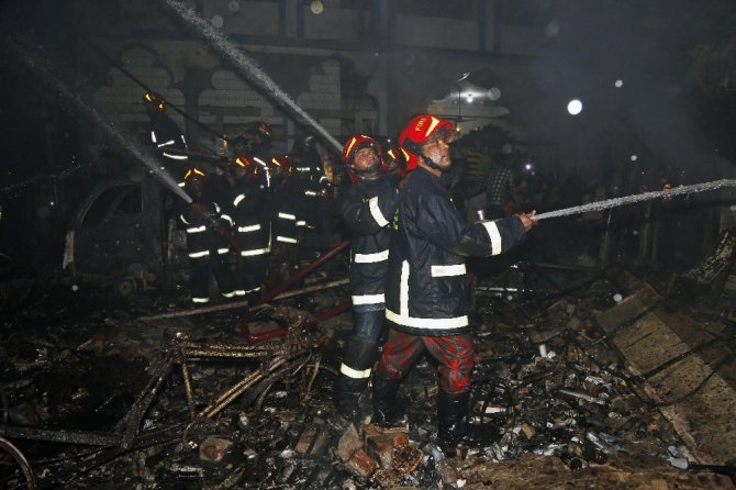 Bangladeş’te Yangın Faciası: 70 Ölü, 50 Yaralı
