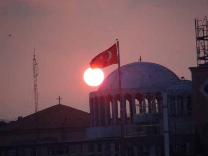 Batan Güneş Türk Bayrağı İle Buluştu