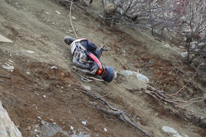 Artvin’de Motosiklet Sürücüsü Uçuruma Yuvarlandı
