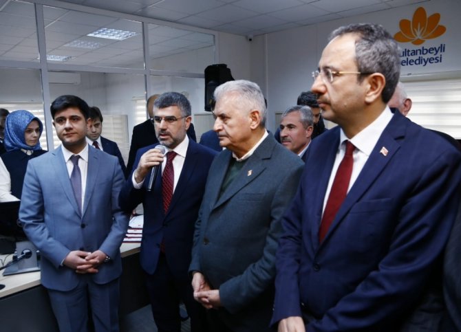 Binali Yıldırım Tapu Sevincine Ortak Oldu
