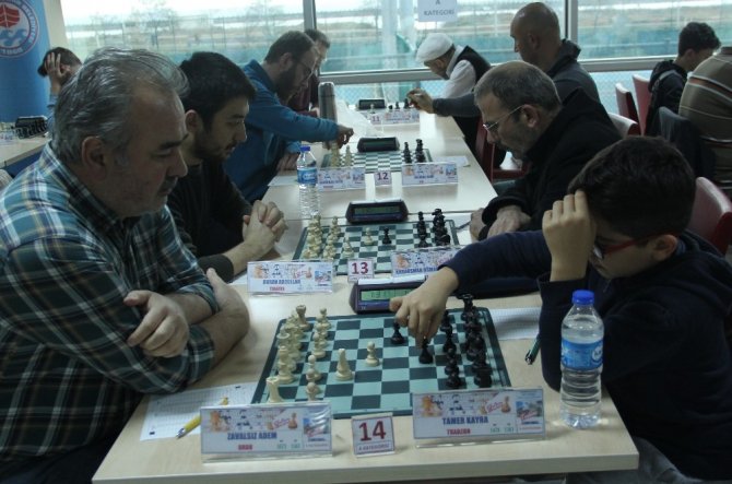 24 Şubat Kurtuluş Kupası Satranç Turnuvası Kıyasıya Maçlara Sahne Oldu