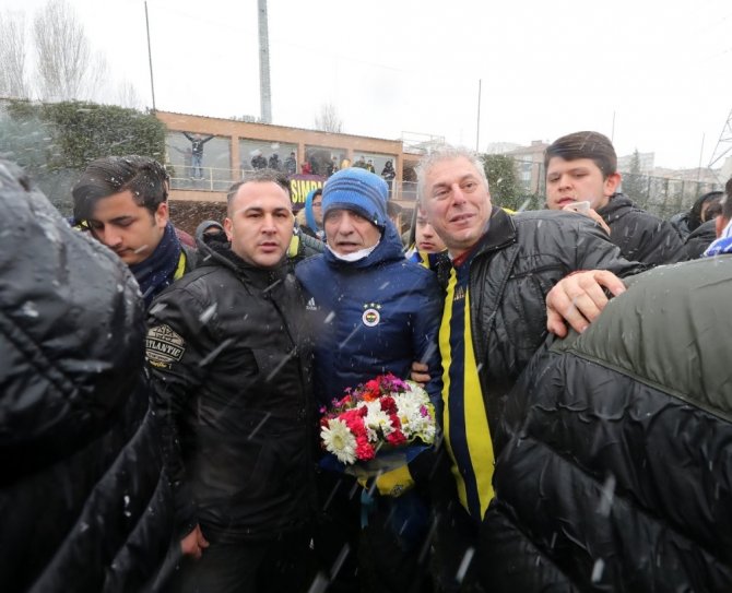 Fenerbahçeli Taraftarlardan Derbi Öncesi Ziyaret