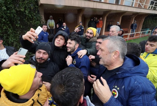 Fenerbahçeli Taraftarlardan Derbi Öncesi Ziyaret