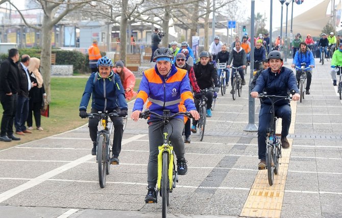10 Kilometre Bisiklet Süren Soyer’den Bisikletlilere Müjde