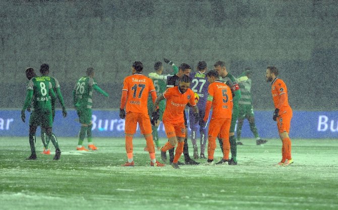 Medipol Başakşehir - Bursaspor Maçına Kar Engeli