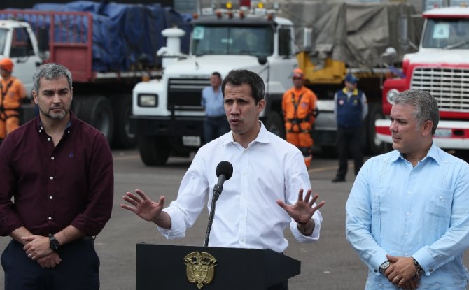 Guaido ’Darbe Yapın’ Diye Yalvarıyor