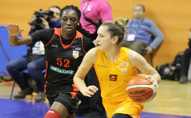 Dişi Aslanlar Son Çeyrekte Açıldı