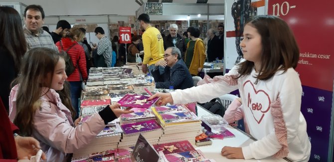 10 Yaşındaki Tuğçe İkinci Kitabını Yazdı