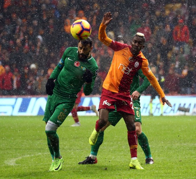 Aslan 90+4’te Güldü