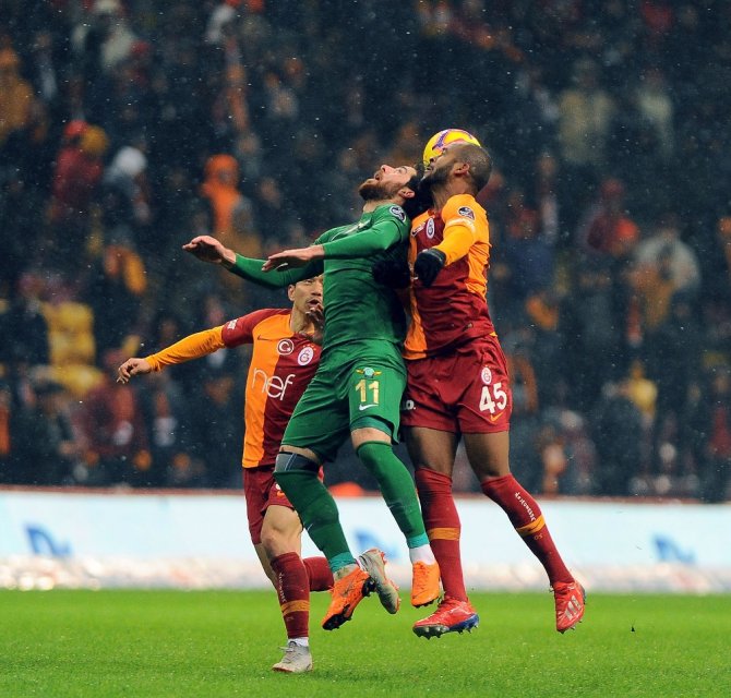 Aslan 90+4’te Güldü