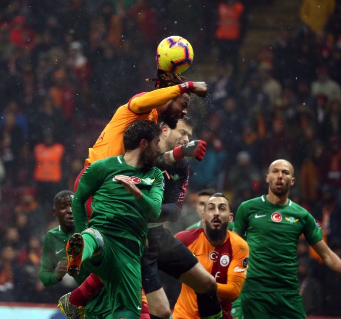 Aslan 90+4’te Güldü
