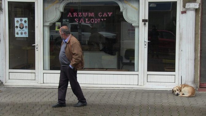 Arhavi’de Yaşanan Cinayetin Ardından Ölen Şahsın Ve Onu Silahla Vuran Kadının Yakınları Olayın Şaşkınlığını Yaşıyor