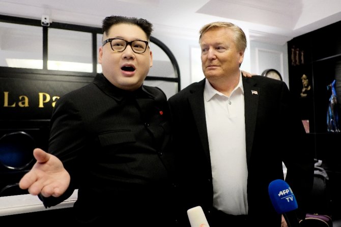 Gerçek Kim Gelirken, Benzer Kim Sınır Dışı Edildi