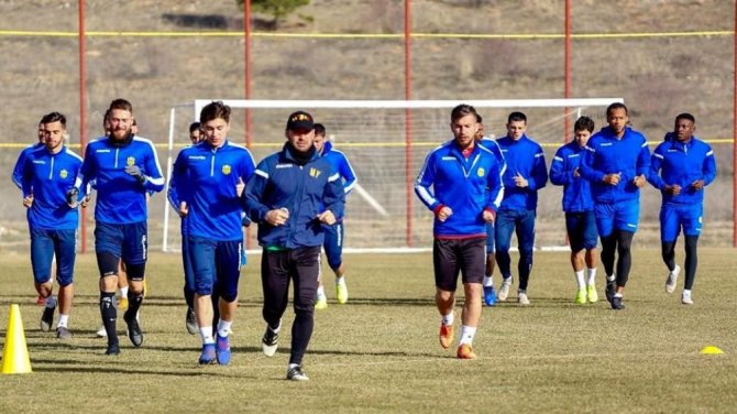 10 Futbolcu Sakatlanınca Antrenman Sahası Kapatıldı
