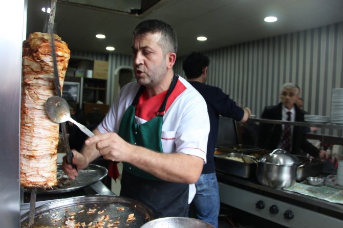 Sipariş Ettiği Gıda Kolisinden 300 Bin Tl Çıktı