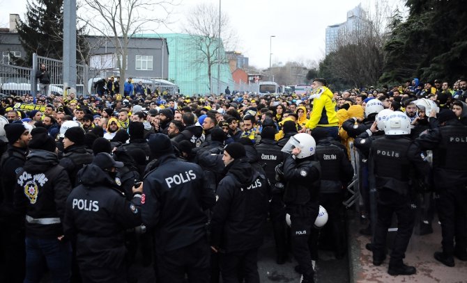 Fenerbahçe Taraftarları Vodafone Park’a Geldi