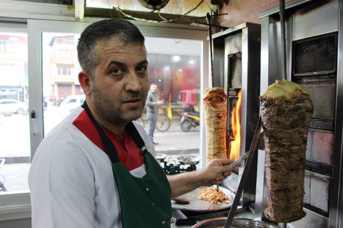 Sipariş Ettiği Gıda Kolisinden 300 Bin Tl Çıktı