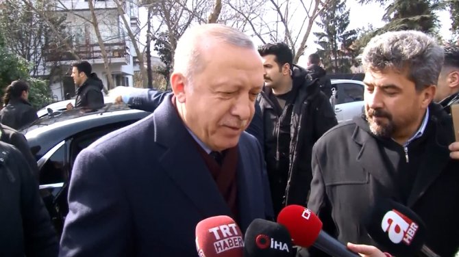 Erdoğan’a Evinin Önünde Doğum Günü Sürprizi