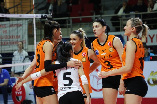 Eczacıbaşı Vitra, Namağlup Çeyrek Finalde