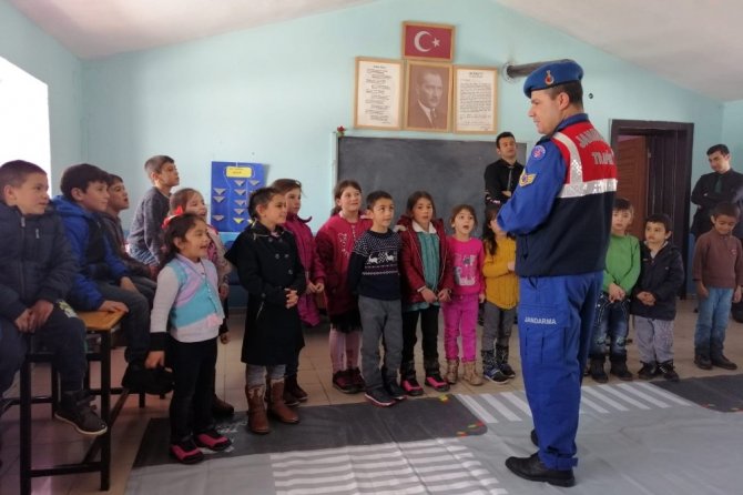 Gümüşhane’de Jandarma Trafik Dedektiflerini Bilgilendiriyor