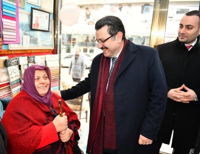 Genç, Dolmuş Ve Taksi Duraklarını Ziyaret Ederek Vatandaşlarla Görüştü