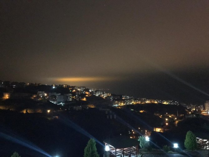 Trabzon’da Dün Gece Bu Esrarengiz Işığı Görenler Cep Telefonlarına Sarıldı